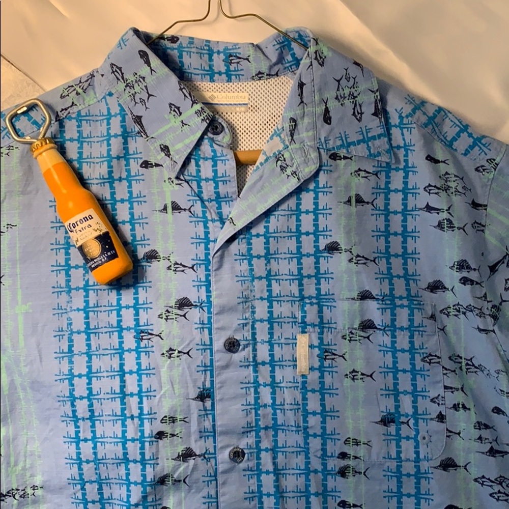 🐟EUC Columbia short sleeve fish pattern shirt M🐟